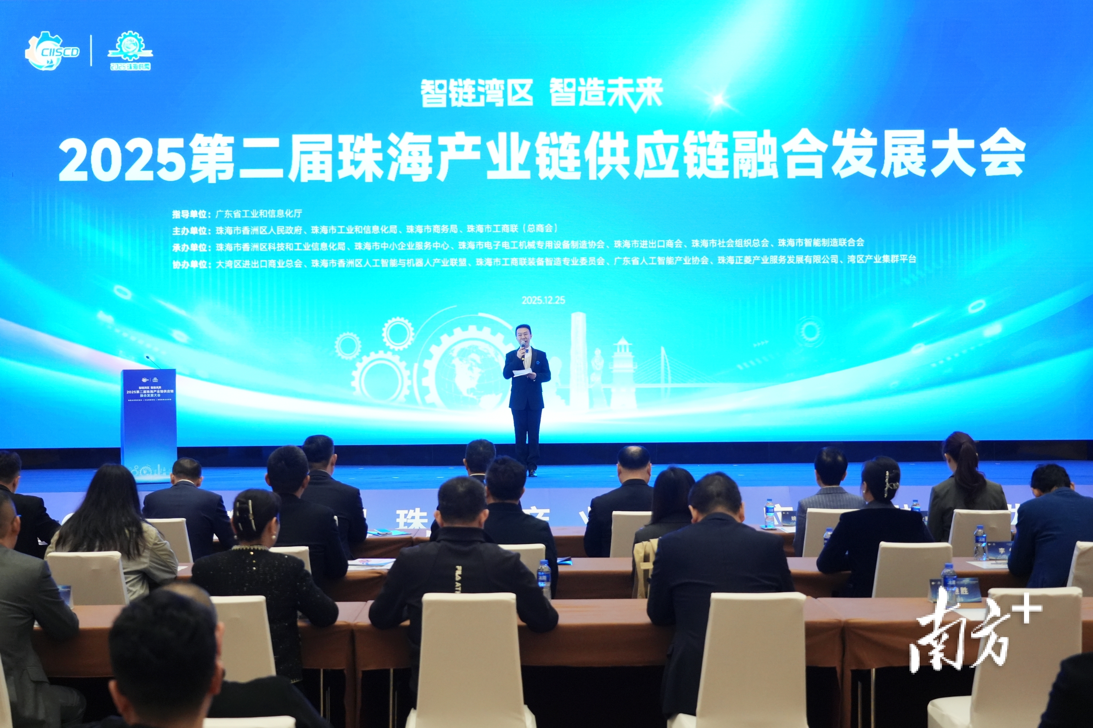    南方+ 钱文攀 拍摄