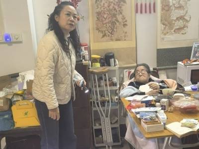 水管爆裂水漫居室，水荫西社区“应急先锋”寒夜驰援独居老人