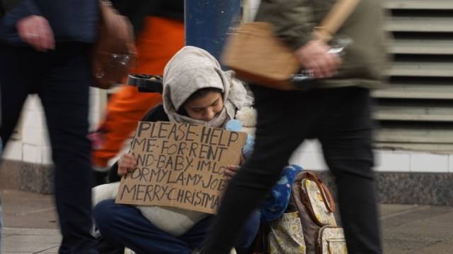 当美国人被“斩杀线”击中……游戏术语照进残酷现实｜热聊冷观