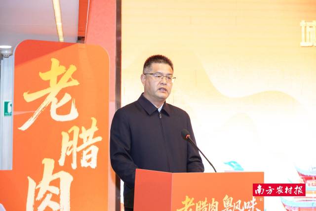 城口县人大常委会主任滕远东致辞。