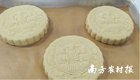 制作中的麻章太平宝诞饼