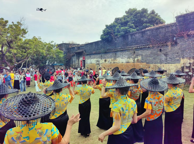 田园旗袍秀。受访者提供