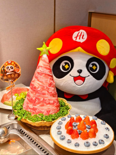 部分网友晒出海底捞“圣诞树”。