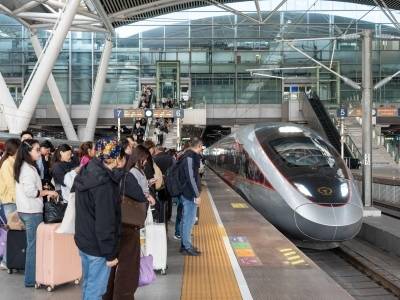 元旦期间广州南站加开往长沙、深圳、潮汕、湛江等方向夜间高铁