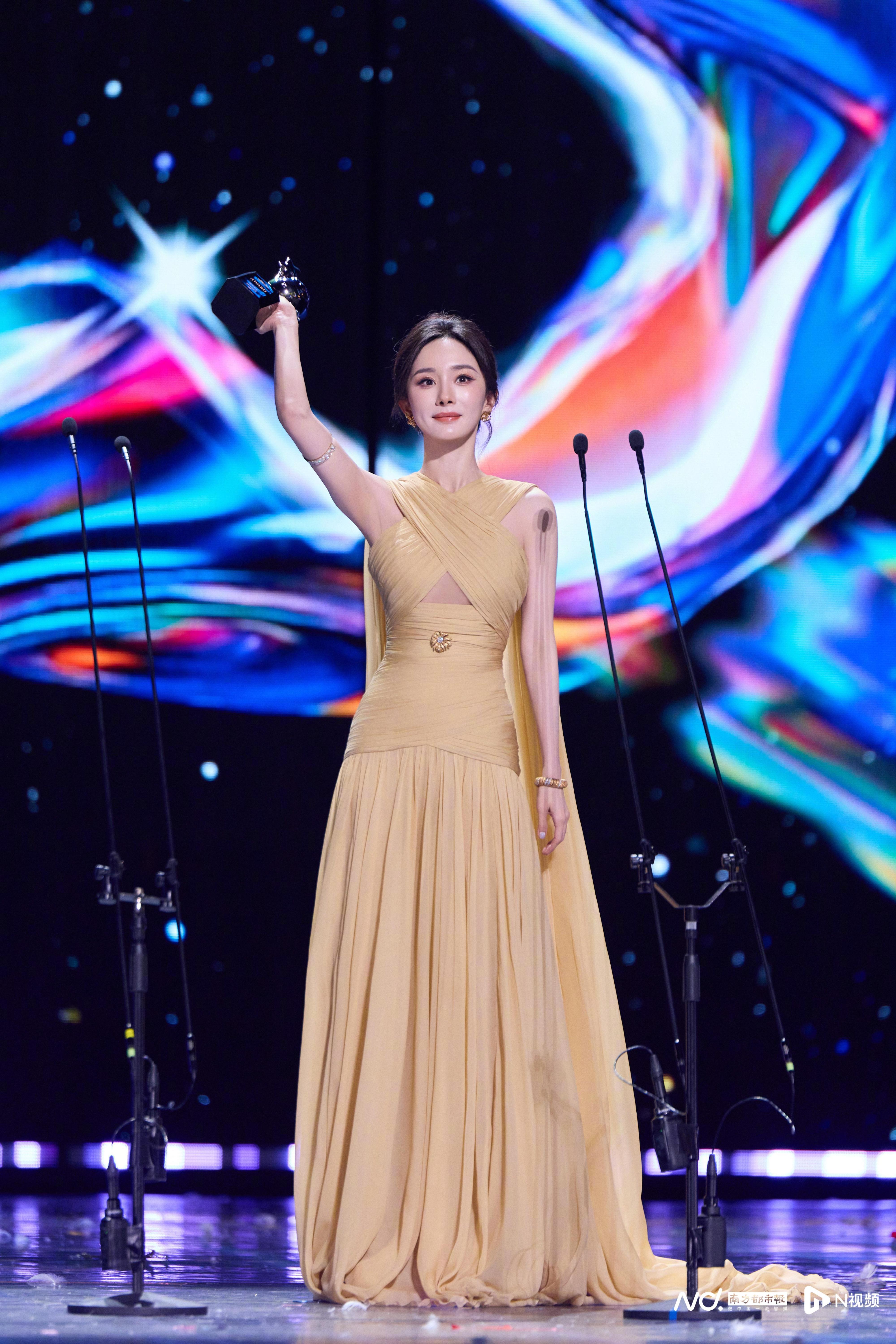 2025南都娱乐年鉴·十大人物：杨幂扎根土地，以角色破局