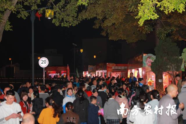 吃完牛肉宴，还可以逛夜市，趁大墟。