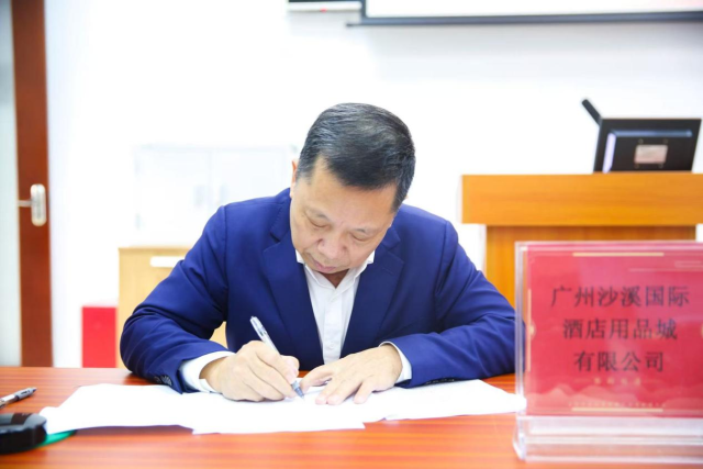 沙溪公司执行董事张伟新。  