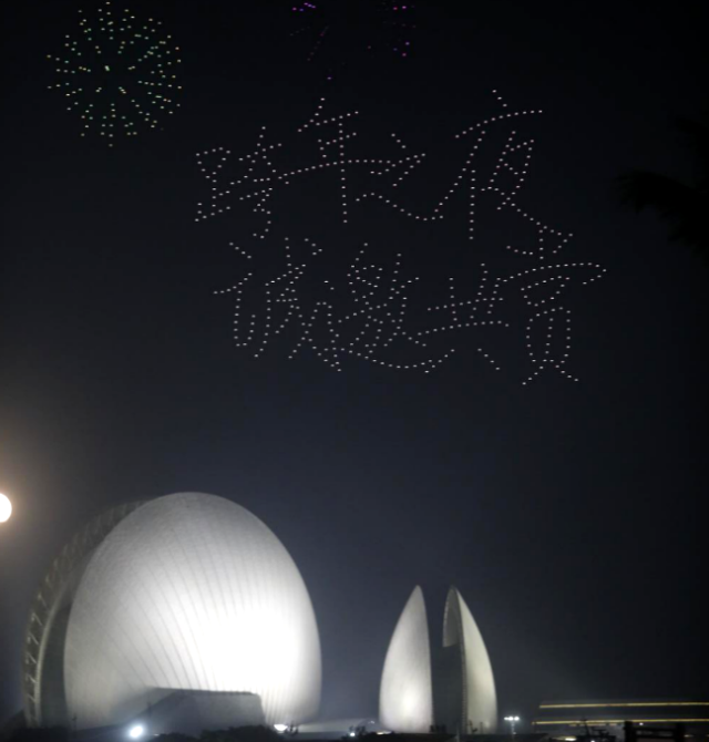 千架无人机在日月贝上空点亮珠海的跨年之夜