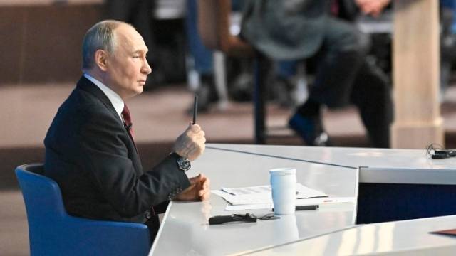 当无人机成为政治道具：普京官邸遇袭“罗生门”搅动局势｜热聊冷观