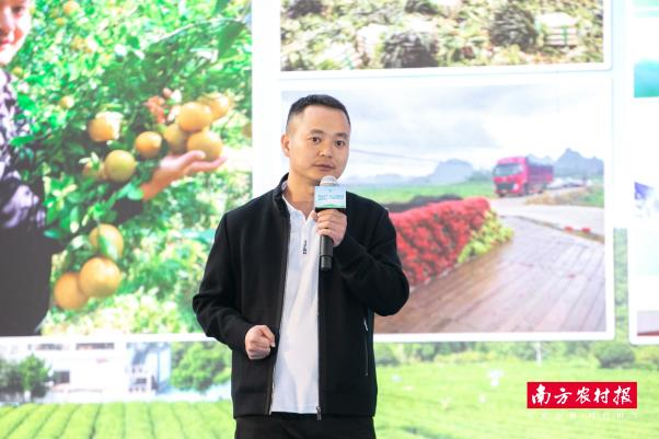 新农人梁永雄。