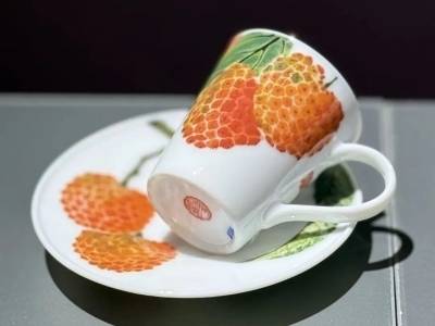 白润如玉，彩透如虹！《一器呵成·关兰瓷彩2026》个展深圳启幕