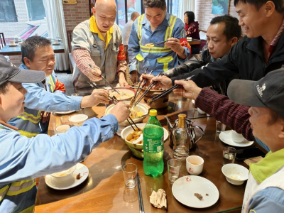 七年如一日的温暖承诺：楚天美食坊冬日宴请再暖环卫工心