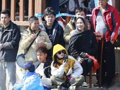 特写｜大湾区“艇迷”集合，中山三角三人根艇赛成“追星”现场