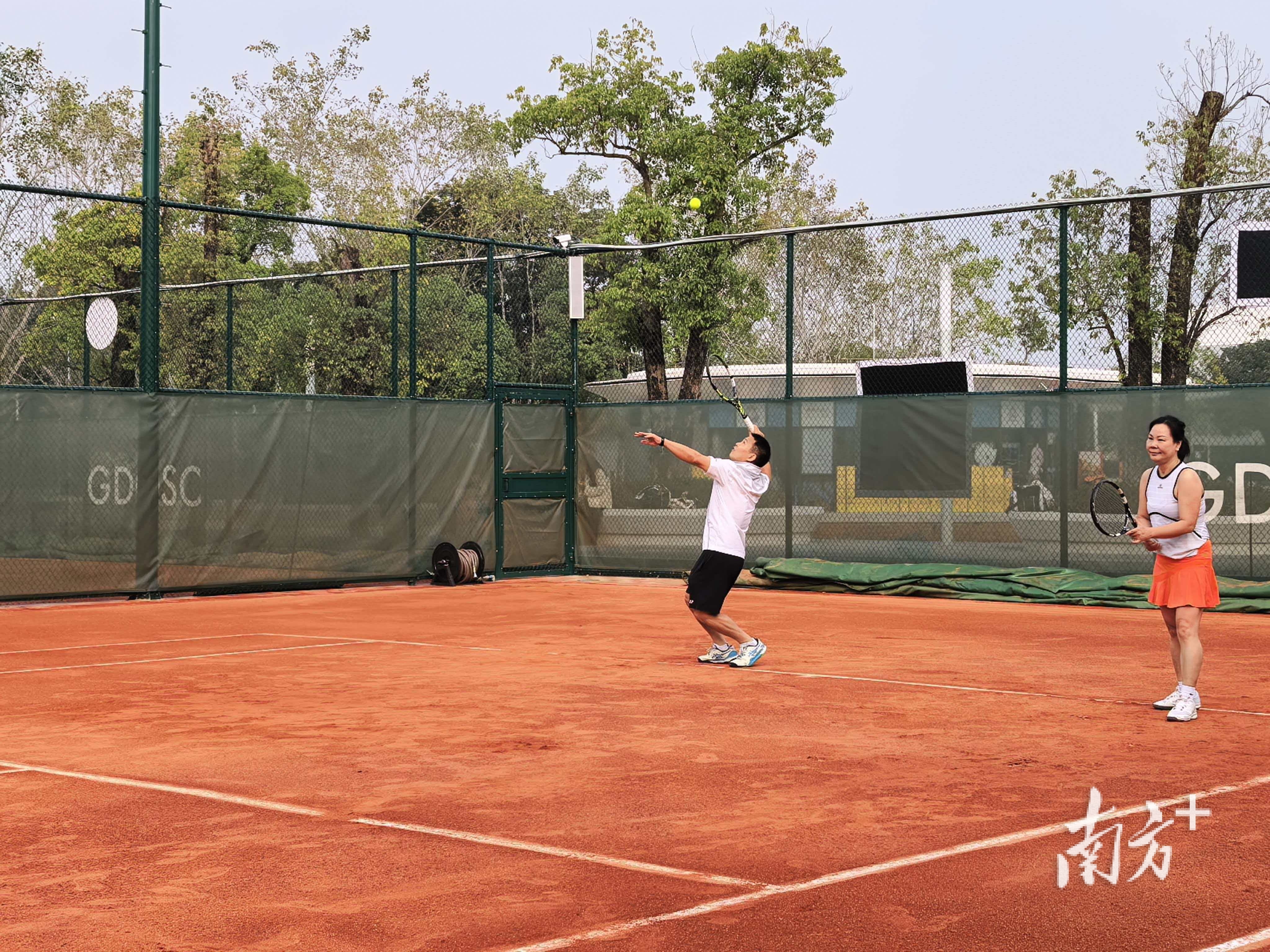 新年第一拍！“天骄杯”红土网球赛奥体激战