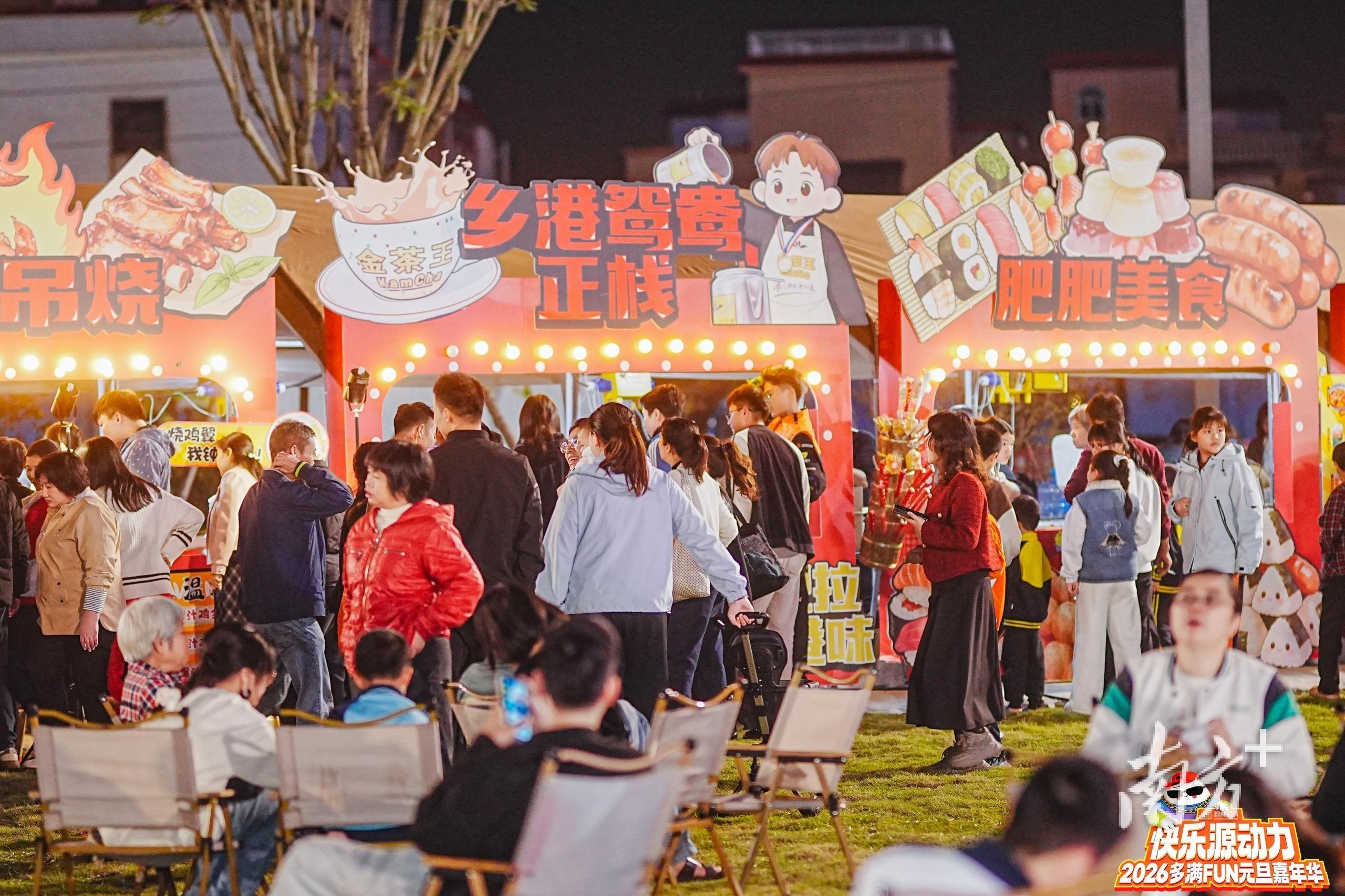 舞台周边的数十个特色摊位同样热闹非凡。 九江宣办供图