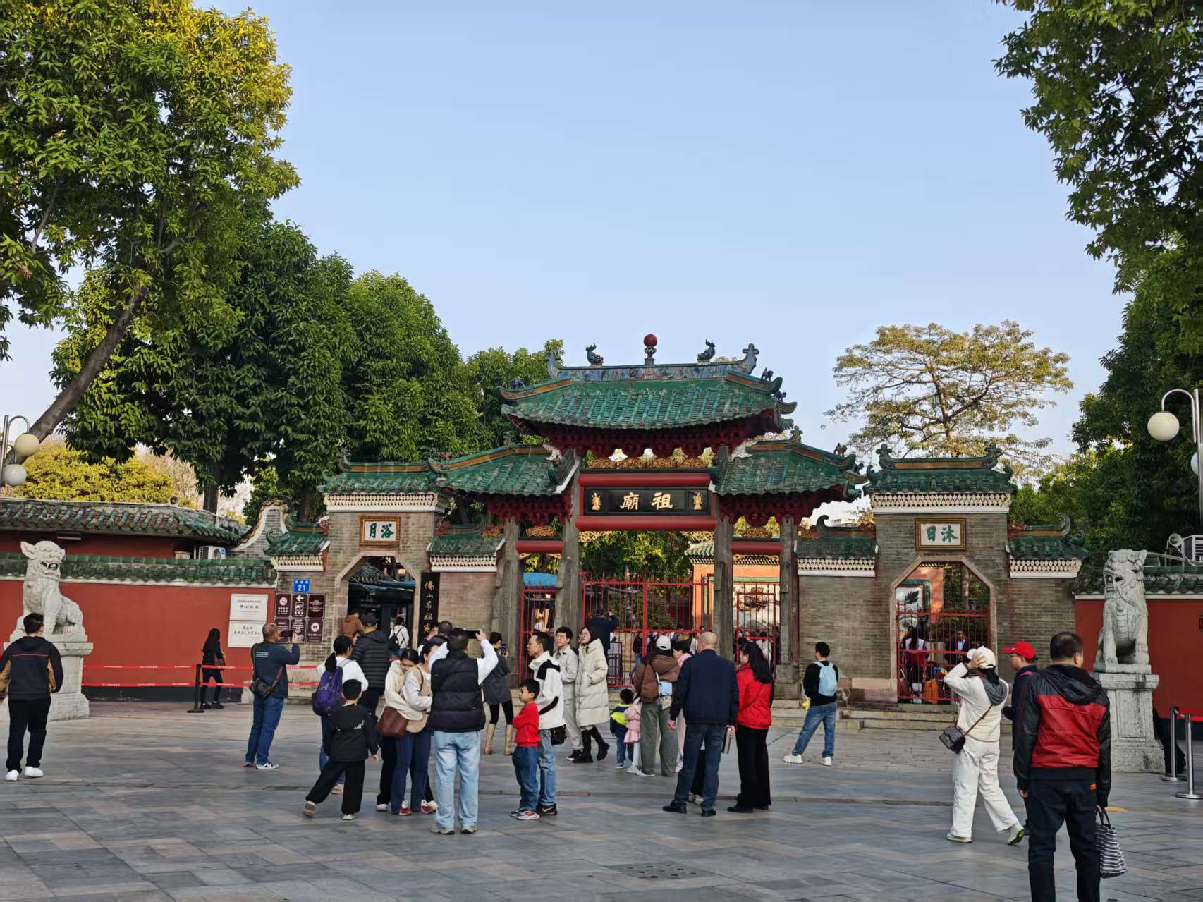 元旦假期最后1日,祖庙博物馆依然人流如织。 南方+ 陆瑶 拍摄