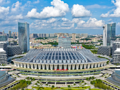 广州白云站元旦客流同比激增超三倍，智慧枢纽护航出行高峰
