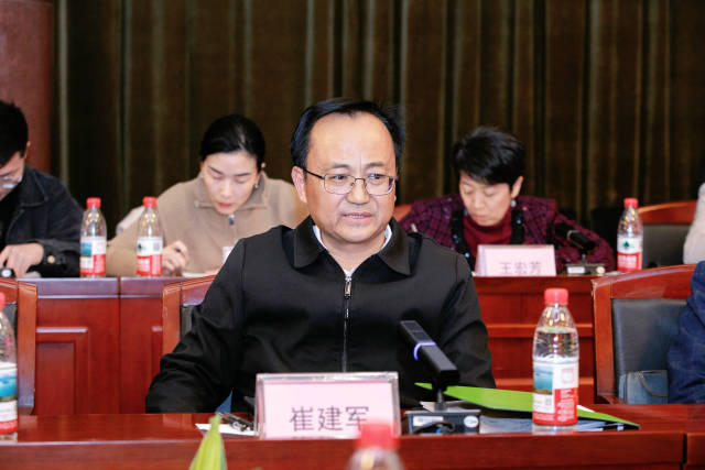 省委社会工作部部长、省委“两新”工委书记崔建军出席活动并讲话。（吴秒衡 摄）