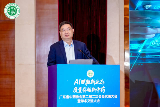 广东省药监局原副局长严振阐述药品智慧监管促进三医协同发展和治理。