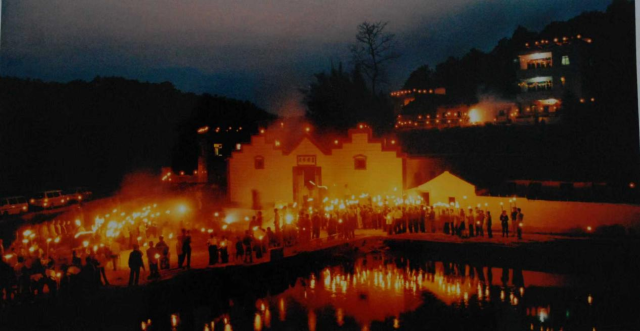 径南镇星耀村的火把节,又称为“迎灯子”“擎灯子”。 径南镇星耀村的火把节,又称为“迎灯子”“擎灯子”。