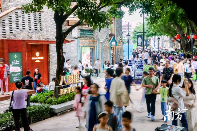 岭南天地首店云集，人头涌涌。 祖庙街道供图