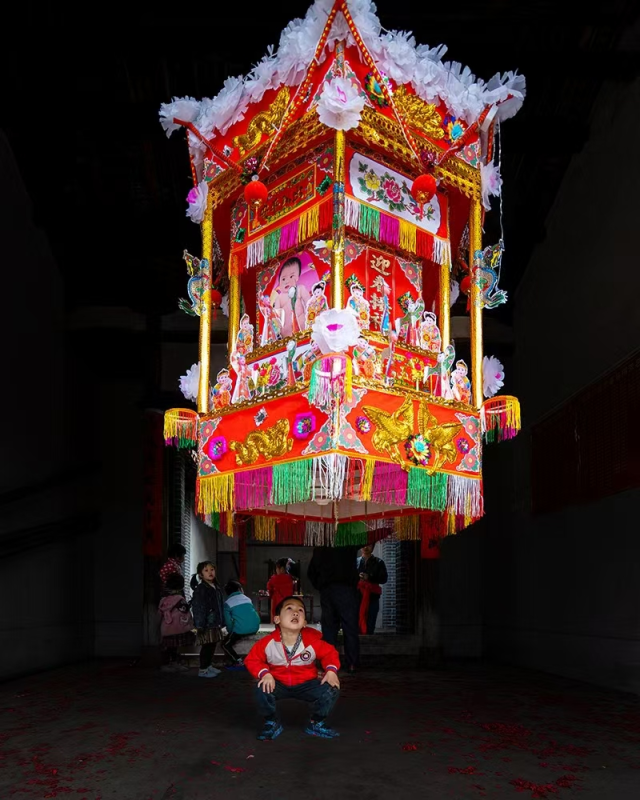 兴宁上灯承载着“人丁兴旺”的祈愿。 兴宁上灯承载着“人丁兴旺”的祈愿。