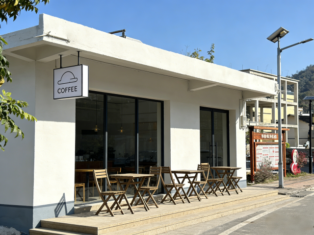 1号楼约70m²，后院约300m²（运营效果图）