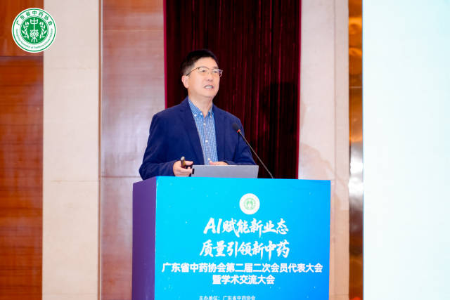 中国工程院院士、本草基因组学学科体系奠基人陈士林。