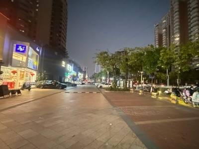 未使用车位也缴费？东莞朝阳苑广场“入场即收费”引争议｜在+帮办