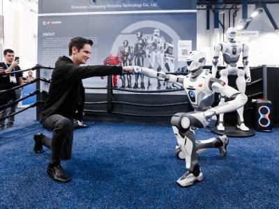 AI硬件爆发之年，广东如何讲好出海故事？｜粤企新声