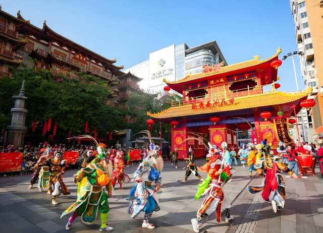 2025广州越秀西湖迎春花市。资料图