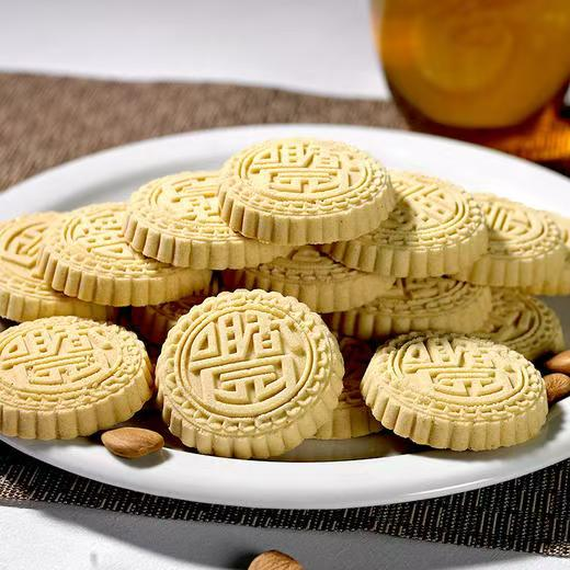 咀香园杏仁饼。