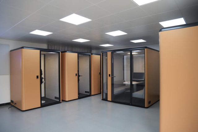 位于南丰镇中心小学南小区的教学直播舱。 封开县融媒体中心 供图