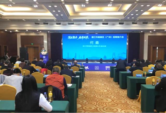 湛江市第四建筑工程有限公司副总经理何鑫宣读倡议书。