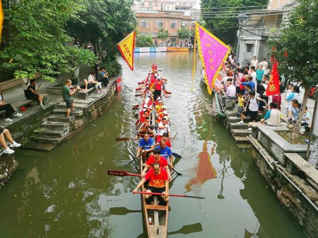 叠滘龙船赛的情绪经济实践，不只是让游客看比赛，还能让他们深度参与“吃龙船饭”等传统民俗（图：视觉中国）