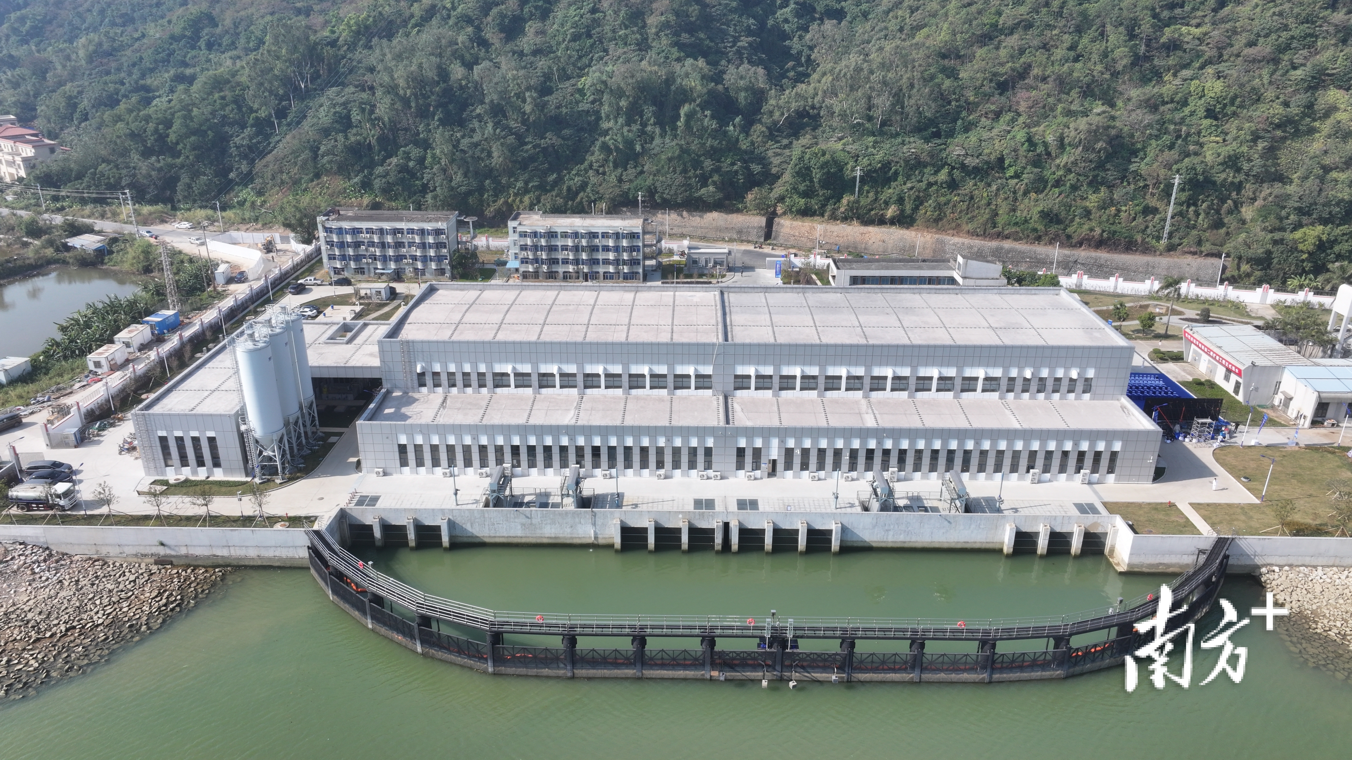    南方+ 关铭荣 拍摄