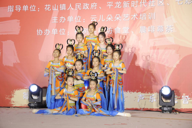 往年元宵节平龙社区举办庆祝晚会。