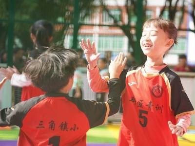 踢球还能学国学！脚后跟罚球！首届梅江区青少年笼式足球联赛太吸睛