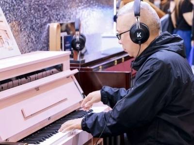 从音乐书桌到可品尝的文化IP，老字号就这样卖遍全球 | 解码爆款广货