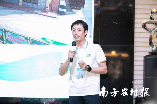 清远市农业农村局种植业管理科副科长许鹏翔做清远连州菜心品牌推介。