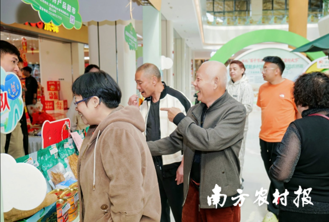 展销品鉴现场。