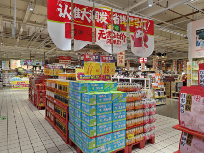 大润发年货市场掀起“低价风暴”