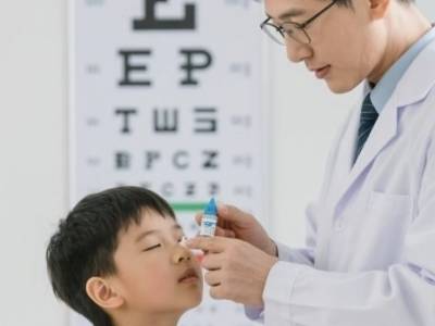 近视防控“中国方案”：从“五健”行动到“阶梯浓度”的个性化实践