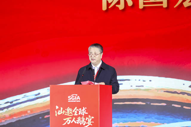 全国水禽遗传改良计划专家委员会副主任陈国宏教授。  