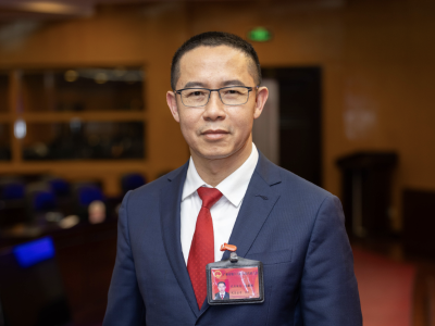 快递乱堆放、“不告而投”？人大代表林泰松呼吁建信用评价体系规范管理｜2026广州两会