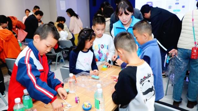 芯片如何烹饪？“科创实践周”解锁寒假游学新体验