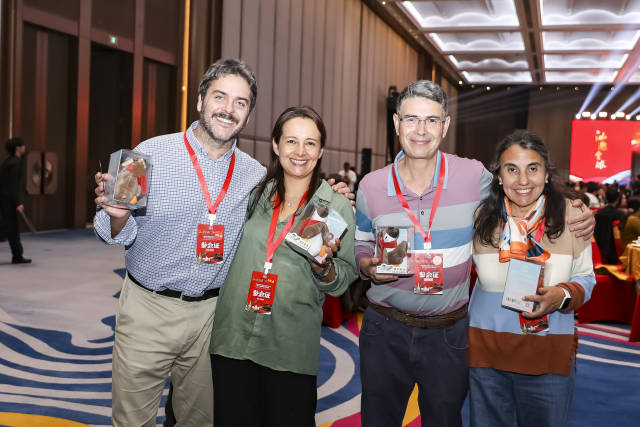 狮头鹅文创深受海外客商喜爱。