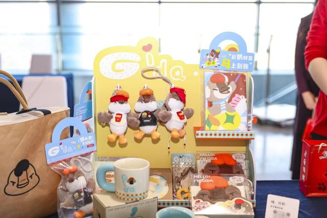 各类狮头鹅文创产品。 