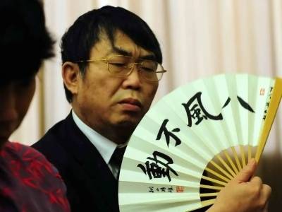 聂卫平与他那个热烈的时代：棋圣，偶像和“哥们”