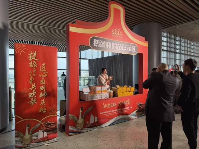 提振消费，展示推介狮头鹅多元产品是此次活动的一大主题。